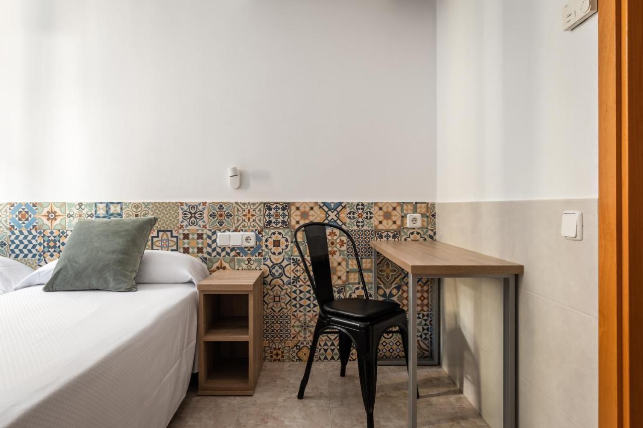 Hostal Baler Barcelone Extérieur photo